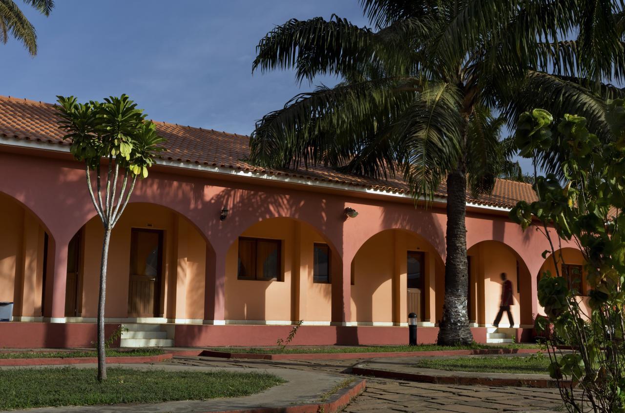 Dunia Hotel Bissau Esterno foto